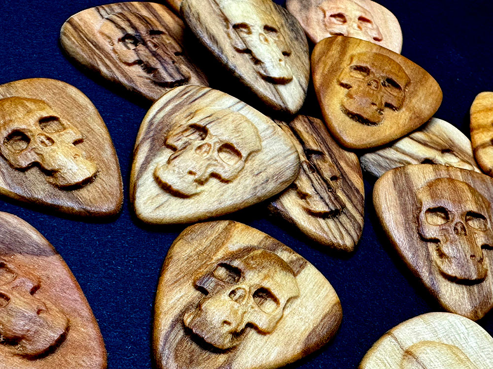 guitar-pick-skull-rock-olive-wood-guitar-player-gift-_28761