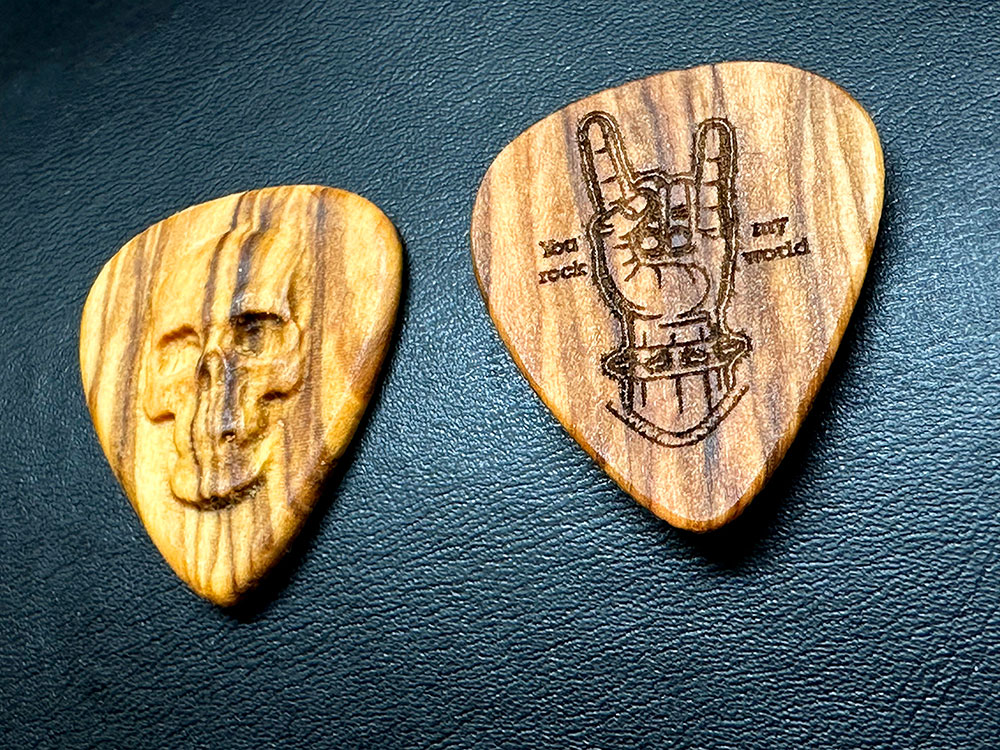 guitar-pick-skull-rock-olive-wood-guitar-player-gift-_288474