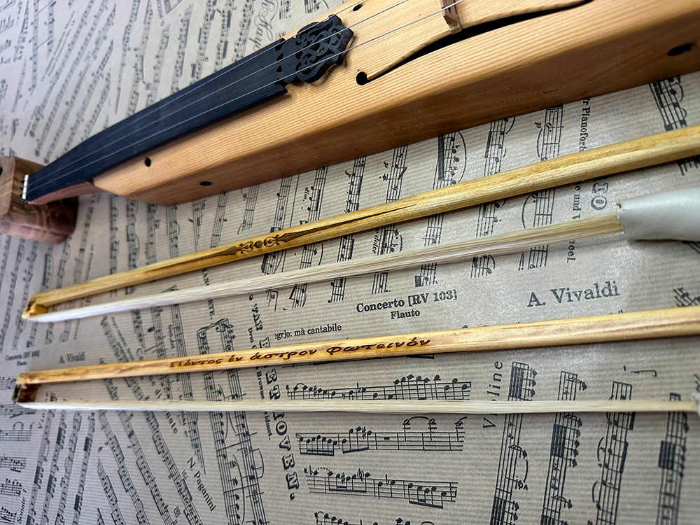 custom-handmade-bow-for-lyra-pontiaki-pickanote_6650