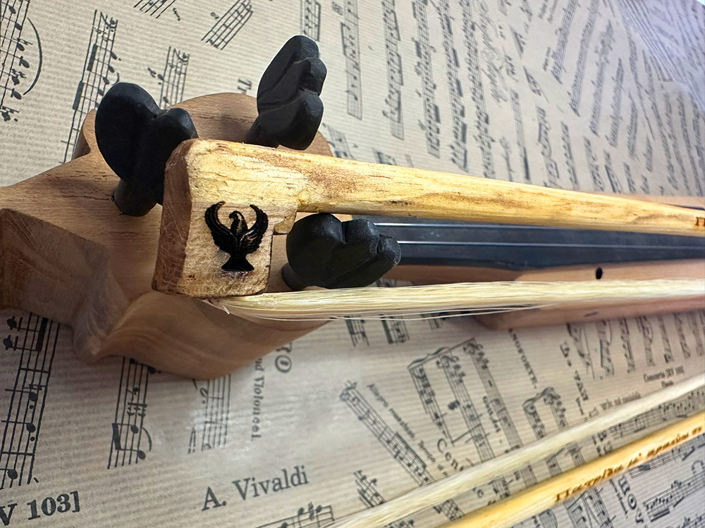 custom-handmade-bow-for-lyra-pontiaki-pickanote_6661