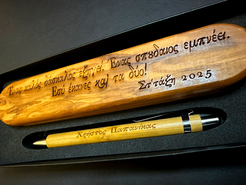 gift-for-teacher-pen-with-olive-wooden-case-pickanote_0965