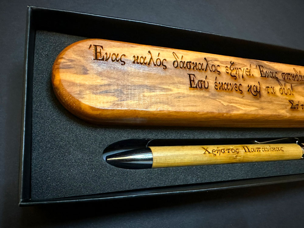 gift-for-teacher-pen-with-olive-wooden-case-pickanote_0966