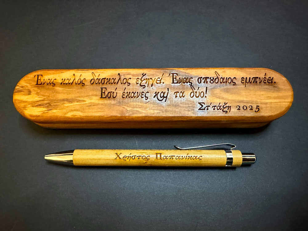 gift-for-teacher-pen-with-olive-wooden-case-pickanote_0967