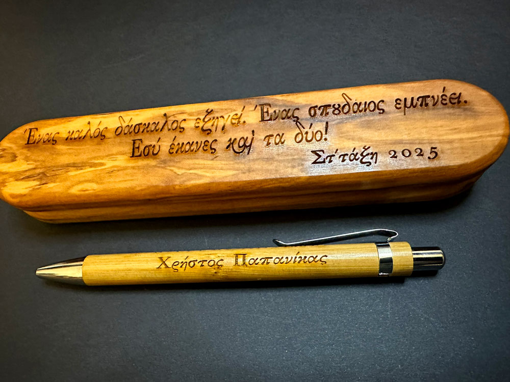 gift-for-teacher-pen-with-olive-wooden-case-pickanote_0968