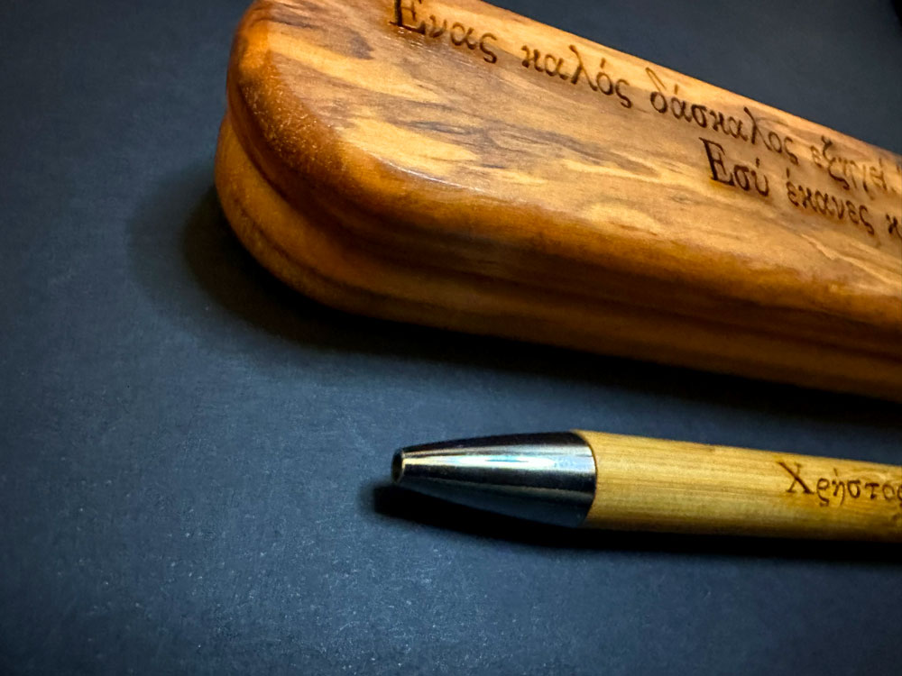 gift-for-teacher-pen-with-olive-wooden-case-pickanote_0969