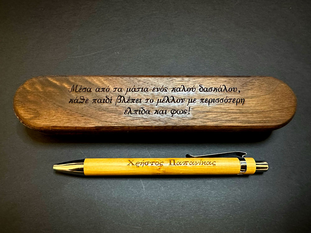 gift-for-teacher-pen-with-walnut-wooden-case-from-0953