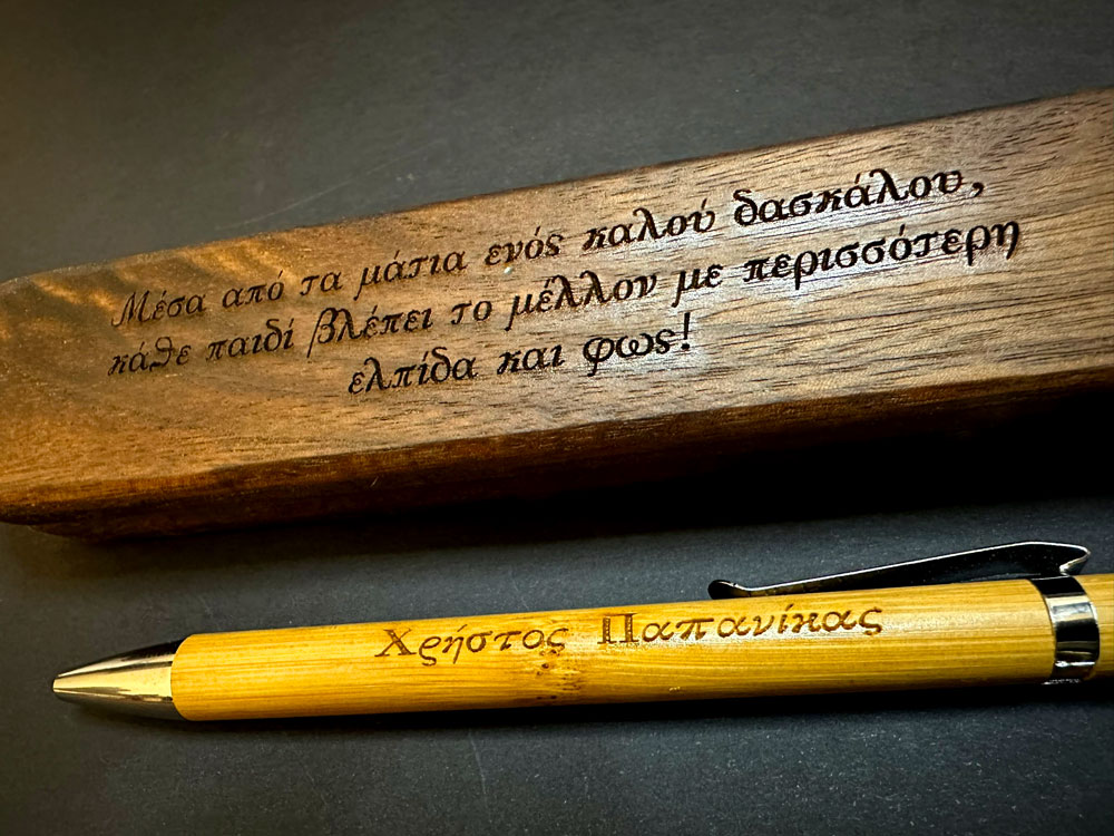 gift-for-teacher-pen-with-walnut-wooden-case-from-0955