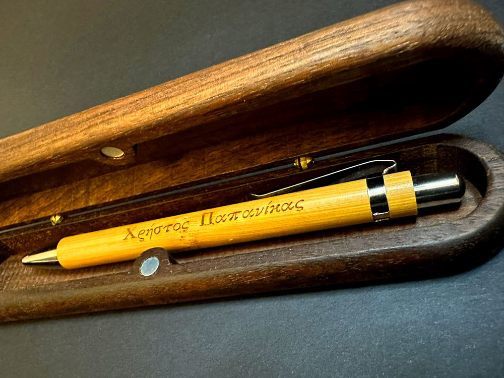 gift-for-teacher-pen-with-walnut-wooden-case-from-0957
