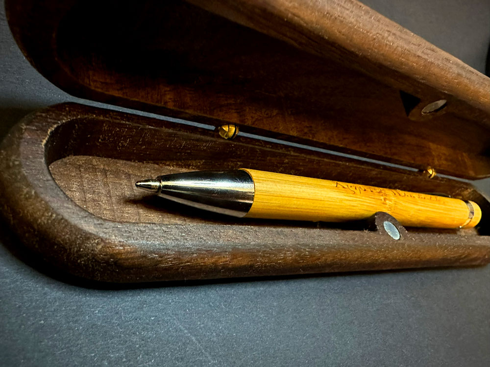 gift-for-teacher-pen-with-walnut-wooden-case-from-0958
