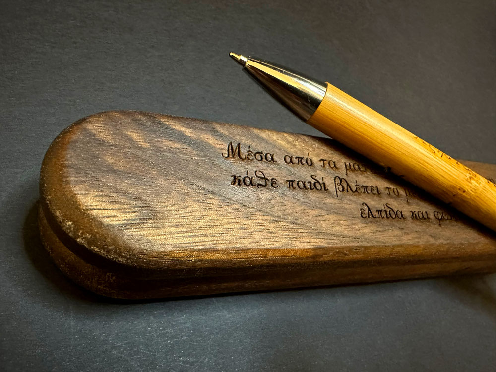 gift-for-teacher-pen-with-walnut-wooden-case-from-0959