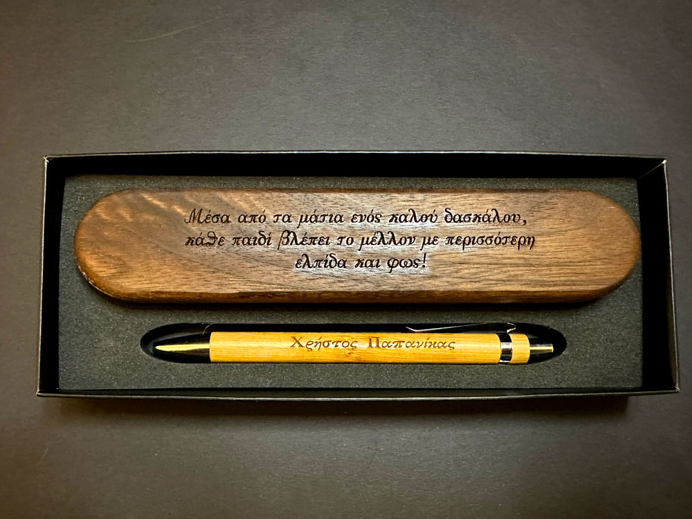 gift-for-teacher-pen-with-walnut-wooden-case-from-0961