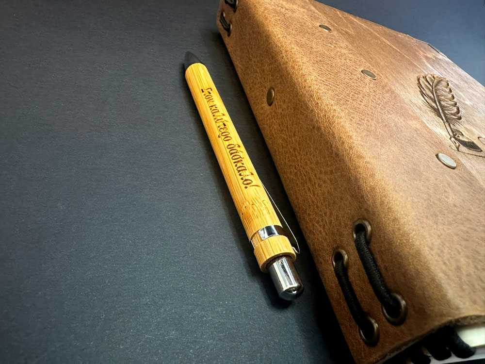 handamde-notebook-custom-engrave-with-pen-pckanote_0998