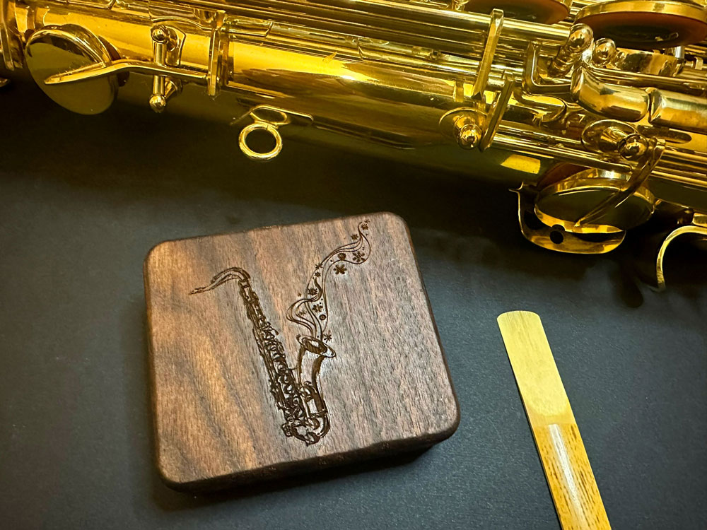 saxophone-tenoro-reed-case-walnut-wood-gift-idea_3274