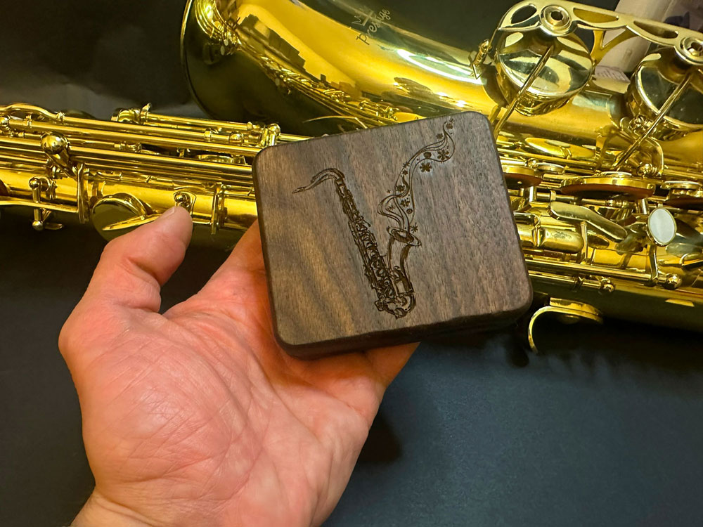 saxophone-tenoro-reed-case-walnut-wood-gift-idea_3286